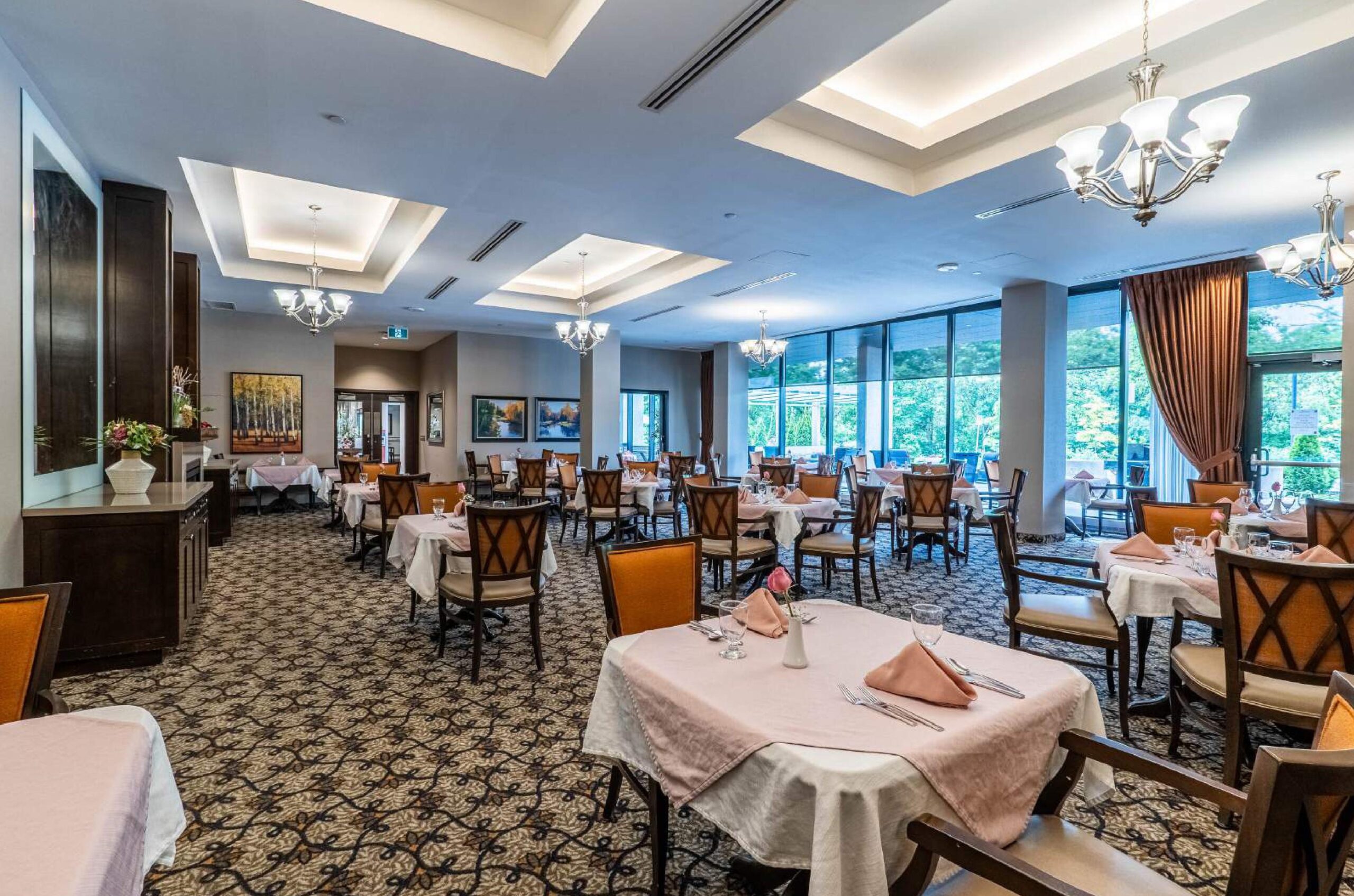 Full view of the dining room at North York's best retirement home