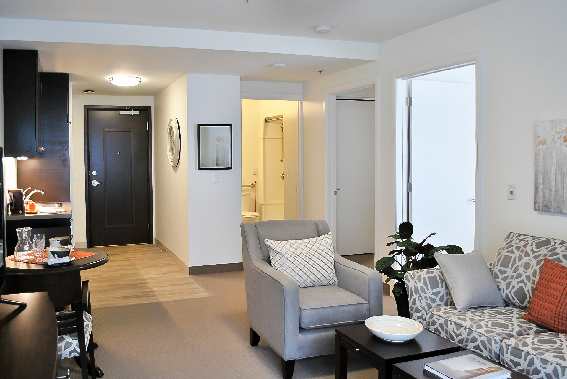 Comfortable suite in a retirement home in Toronto, Forestview